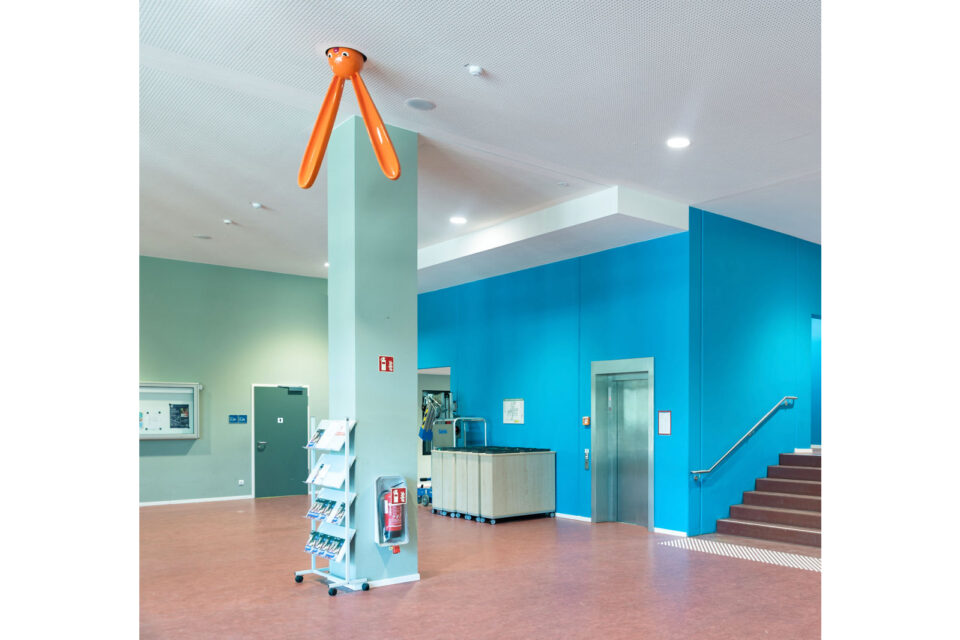 Augenhöhe, Skulptur Grundschule Karower Chaussee, Berlin
